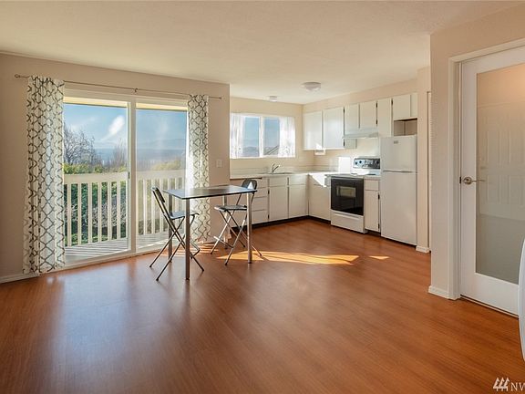 4th image of 1930 Lawrence St Unit 26