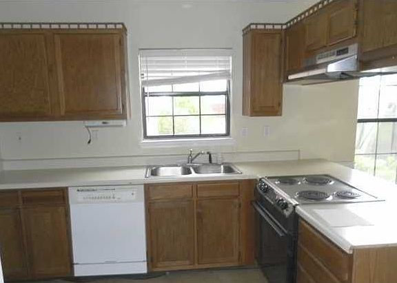 3rd image of 907 Pinellas Dr