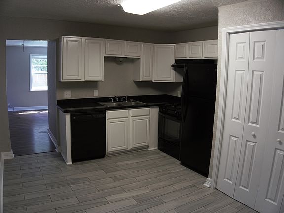 4th image of 407 1/2 N 2nd St