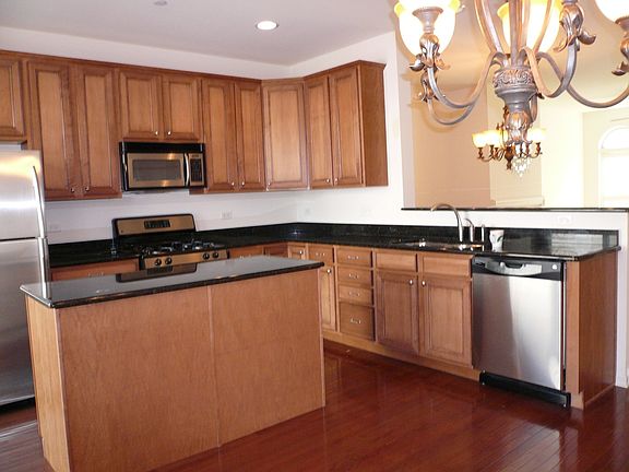 4th image of 107 Narragansett Ct