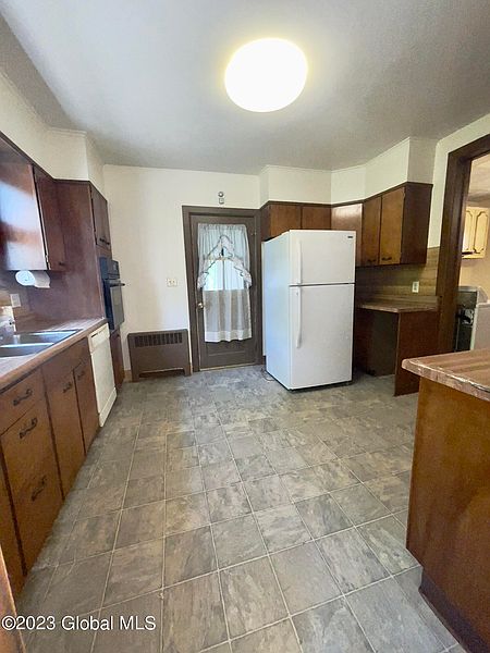 3rd image of 1067 Davis Terrace