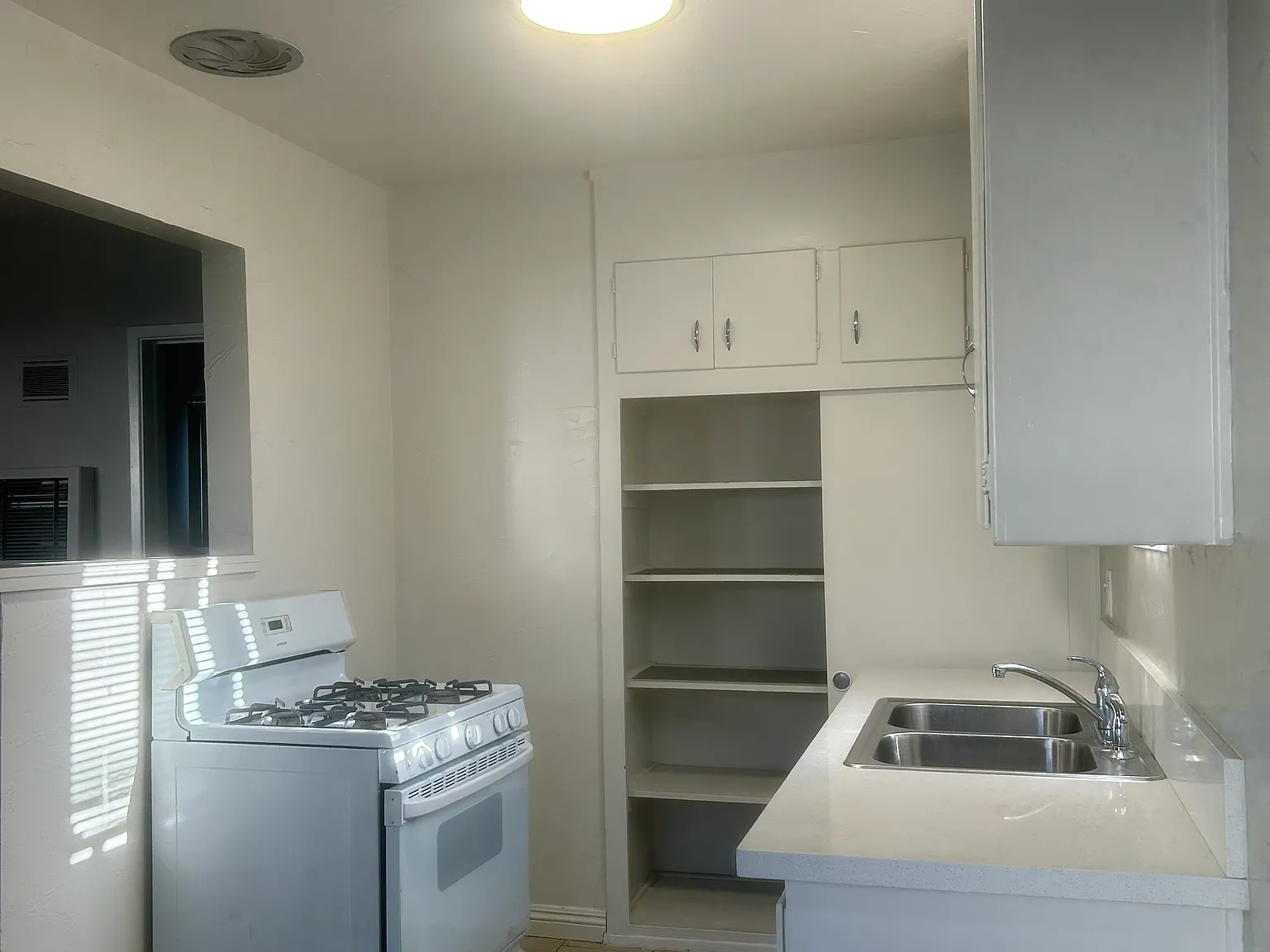 310 W Mountain View Ave — Photo 3