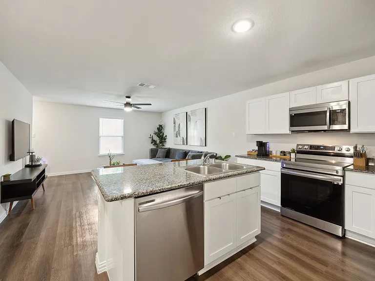 2326 Harding St — Photo 10