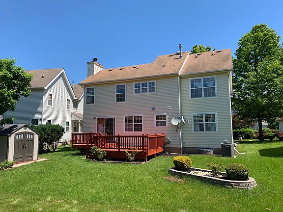 LandscapedBackYard-LargeDeck