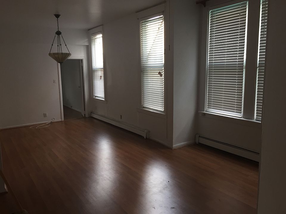 1st image of 3221 32nd St
