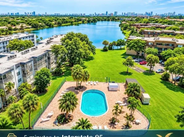 445 NE 195th St, Miami, FL