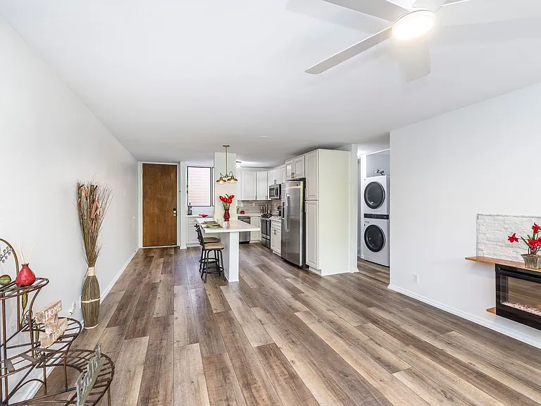 1015 Aoloa Pl #318 — Photo 3