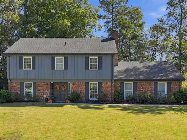 2375 Lime Rock Rd, Vestavia Hills, AL 35216