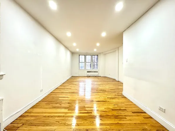 142-27 Barclay Ave, Flushing, NY