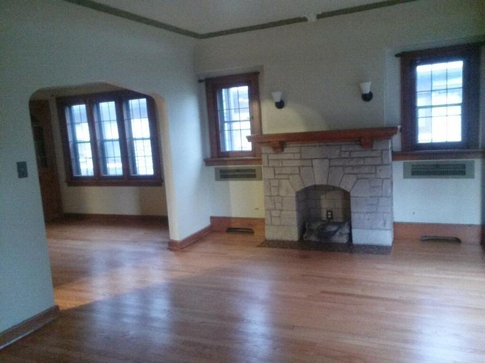 2nd image of 5512 W Auer Ave