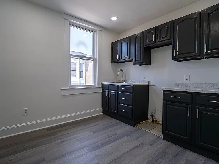 2410 Wharton St — Photo 1