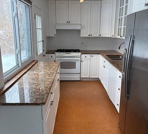 5th image of 255 Brookside Dr