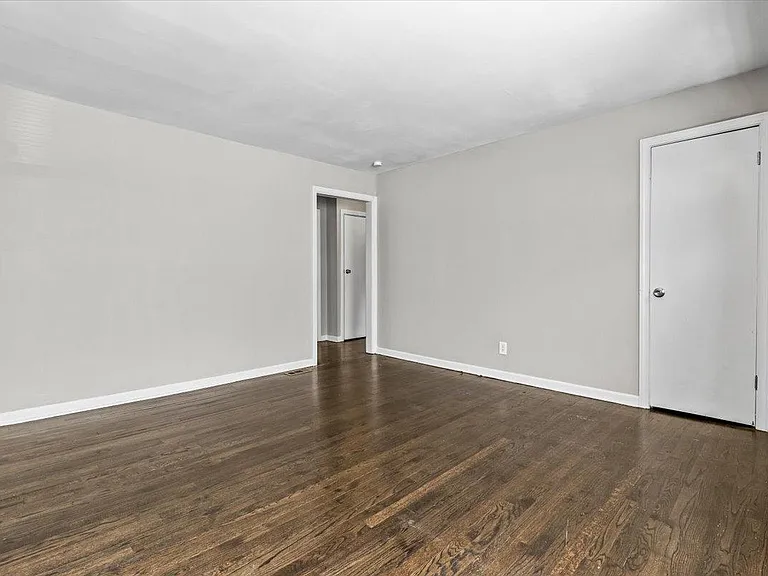 8023 Garfield Ave — Photo 5
