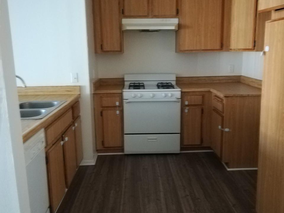 2nd image of 1520 N California Ave