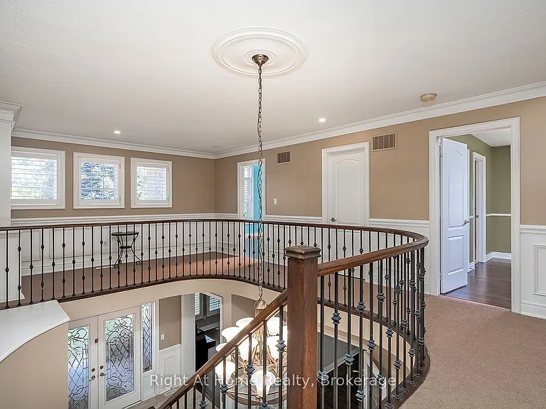 2096 Bingley Cres — Photo 14