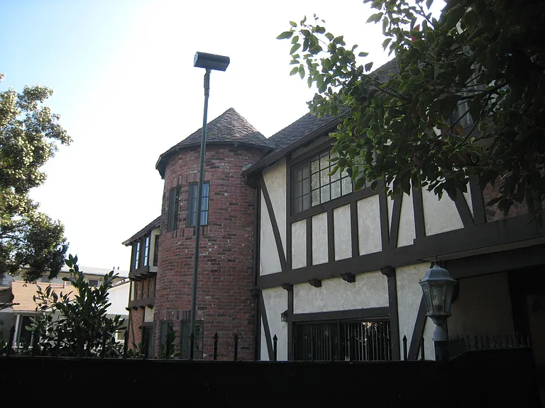 822 Victor Ave — Photo 14