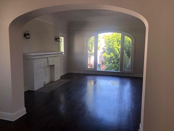 3rd image of 425 N Orange Grove Ave #1/2