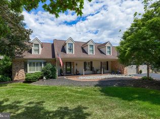 231 Farmstead Ln, Lititz, PA 17543