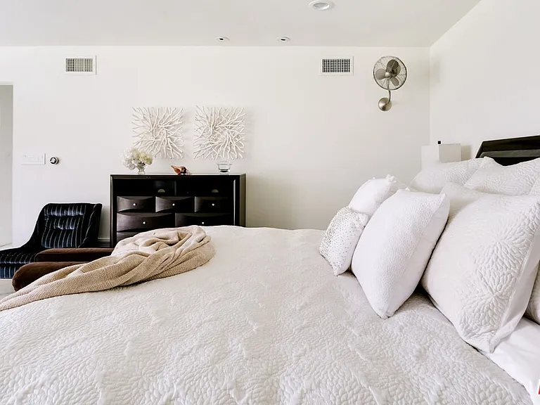 5470 Katherine Ave — Photo 37