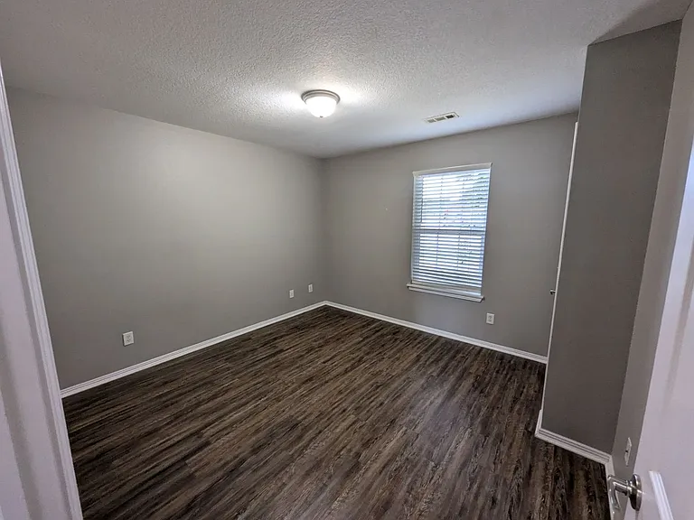 802 Ash Ct — Photo 13