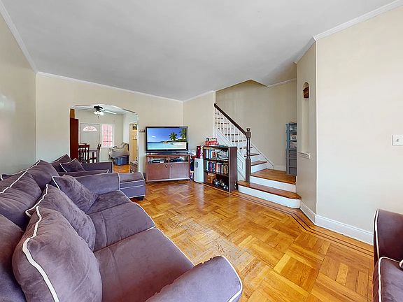 3rd image of 22 E 91st St