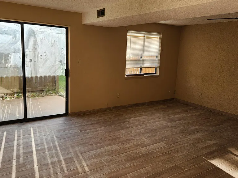 544 E Highline Cir — Photo 10
