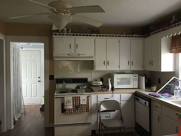 Kitchen off of utility room 