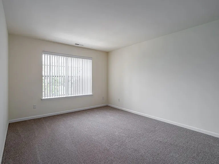 Ashford Apartments — Photo 51