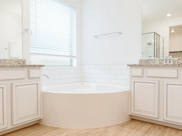 1403 Woodson Ridge Ln — Photo 21