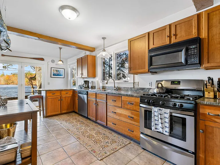 255 Pikes Point Rd — Photo 11