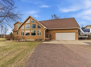 46494 Country Ln, Hartford, SD 57033