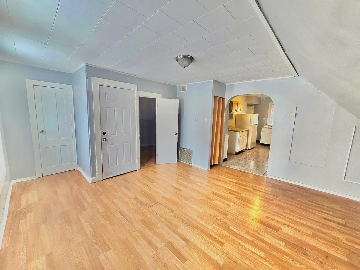 Building Photo - 187 Southampton St #UPPER