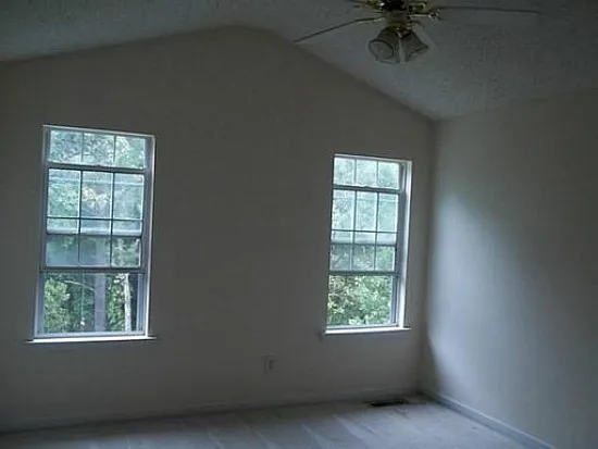 215 Bainbridge Cir — Photo 25