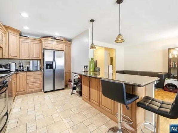 2348 Linwood Ave APT 2P, Fort Lee, NJ 07024