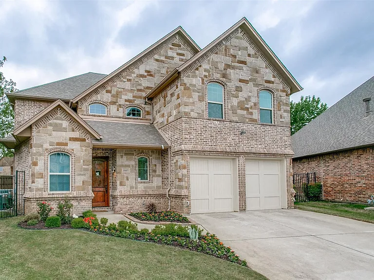 1805 Castle Ct — Photo 2