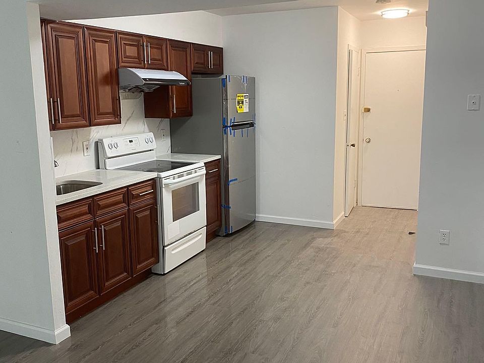 1st image of 24669 61st Ave Floor 1