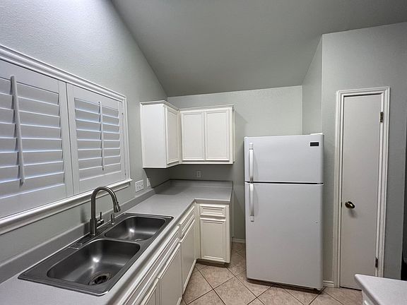 4th image of 12326 Shropshire Blvd