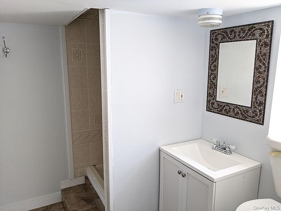 4th image of 28 E Walnut St