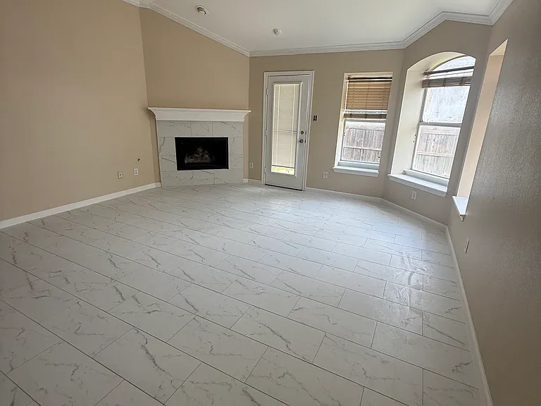 6609 Fairglen Dr — Photo 3