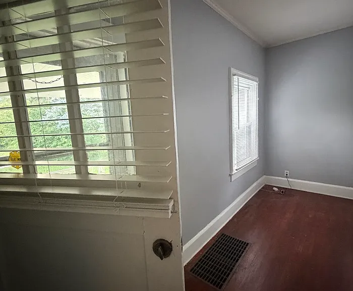 427 N Riley Ave — Photo 4