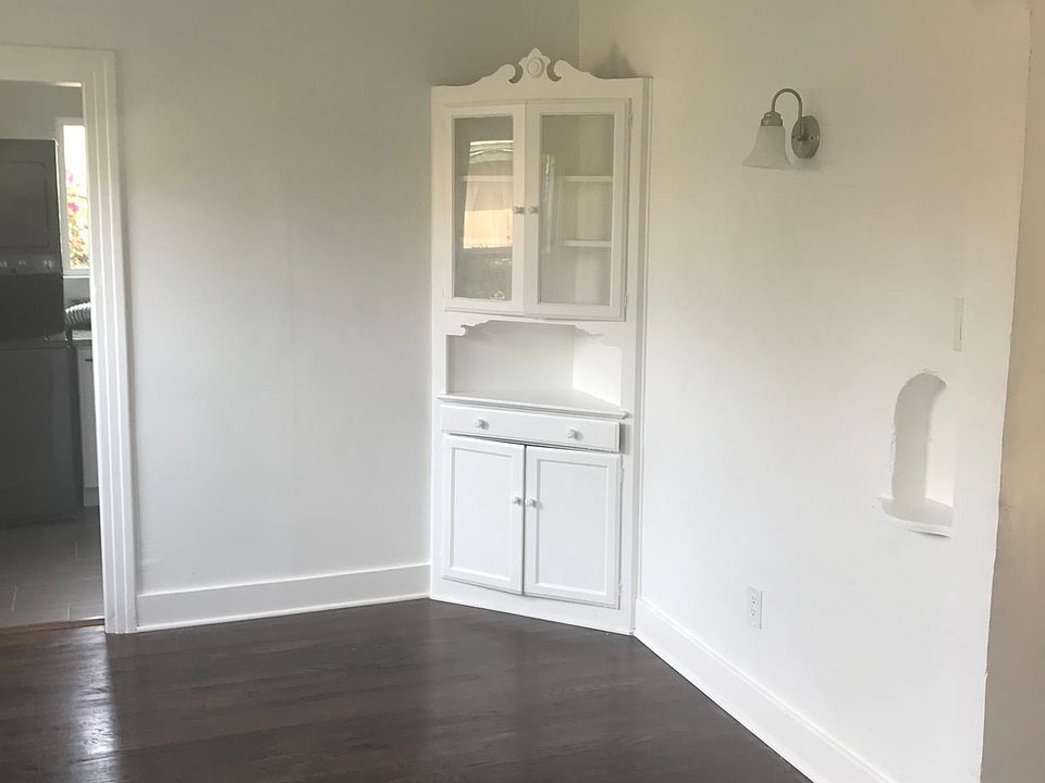 2nd image of 718 N Saint Andrews Pl #718
