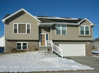 21518 Parkview Dr, Gretna, NE 68028