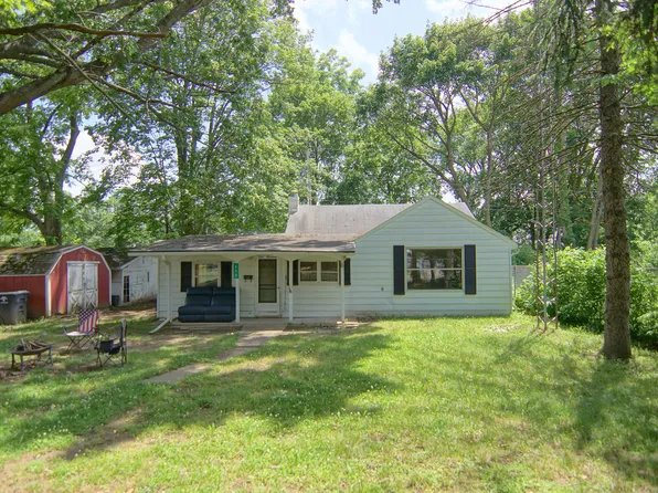113 W 5th St, Buchanan, MI 49107