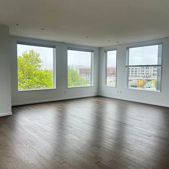 509 E 1st St #7 — Photo 6