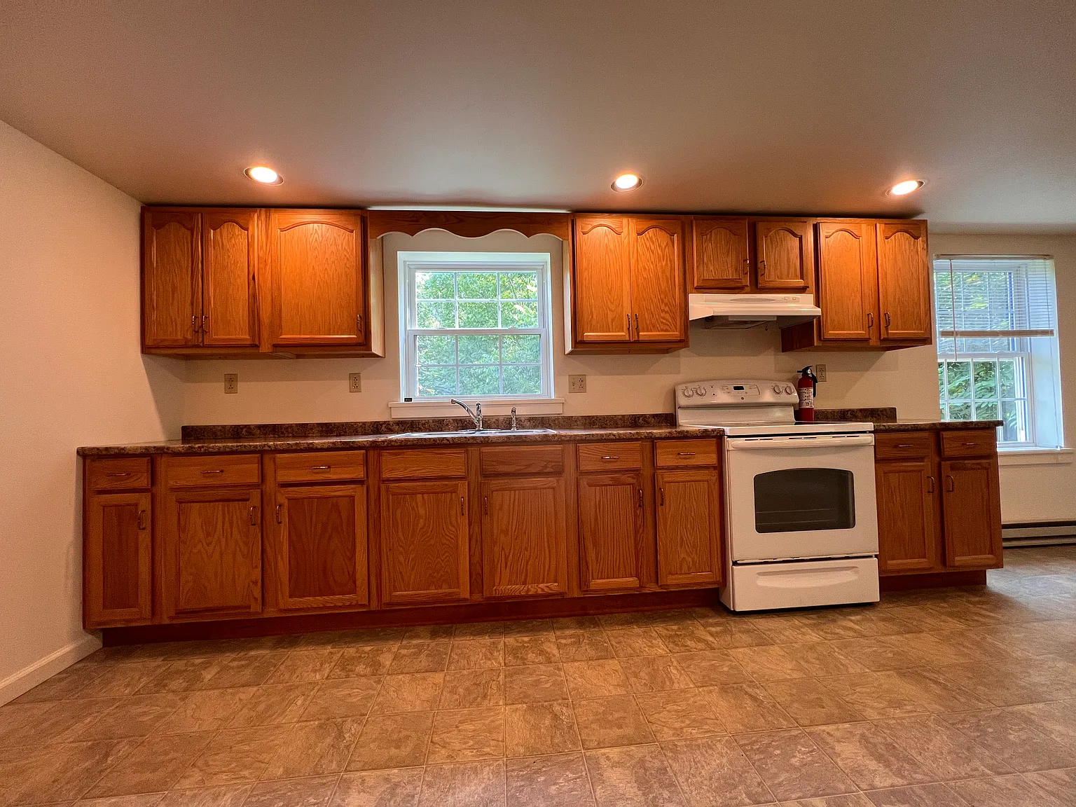 1 bed, 960 sqft, $1,400 — Photo 4