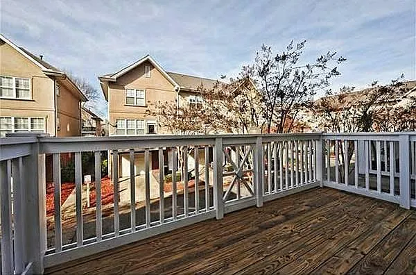 216 S Cedar St — Photo 11
