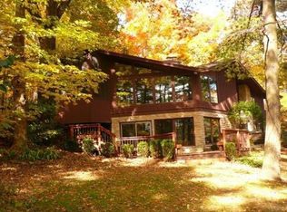 S56W22830 Woodside Dr, Waukesha, WI 53189