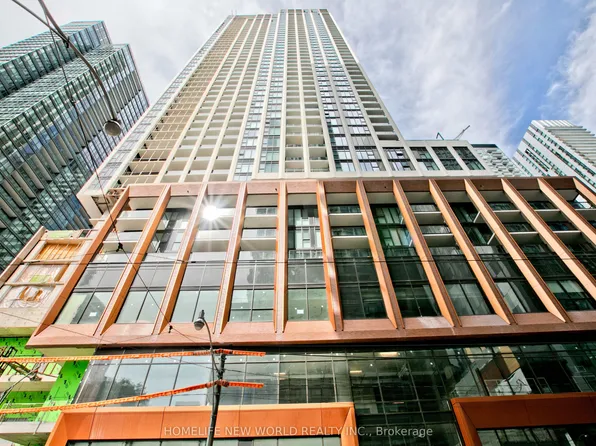 400 King St W, Toronto, ON