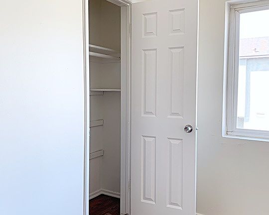 5th image of 600 E Chevy Chase Dr APT E