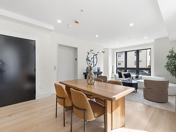 5th image of 17 Holmes St #1